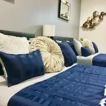 Charming Studio in Hollywood